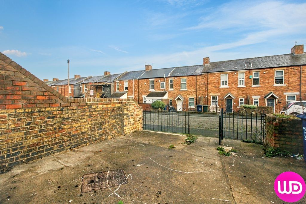 Property photo 2 of 18