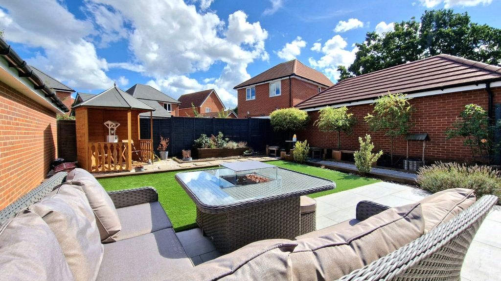 Property photo 2 of 14 Picture No. 17