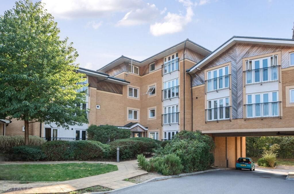 Property photo 1 of 6 Outside Front Area