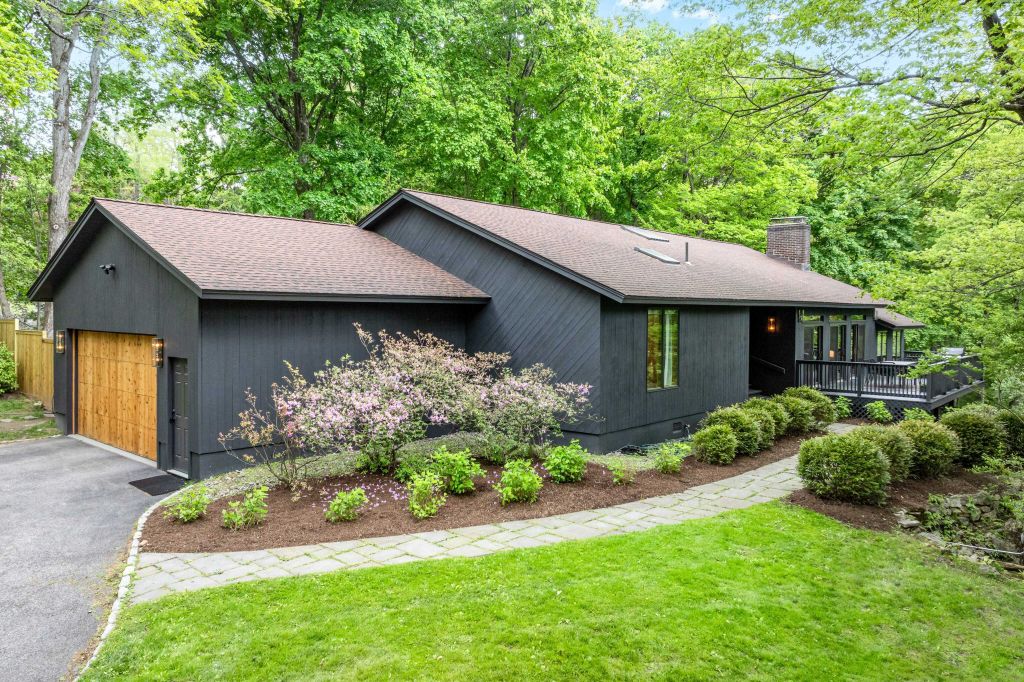 Property photo 1 of 27