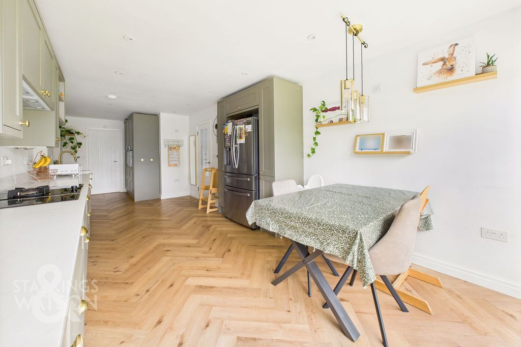 Property photo 2 of 25