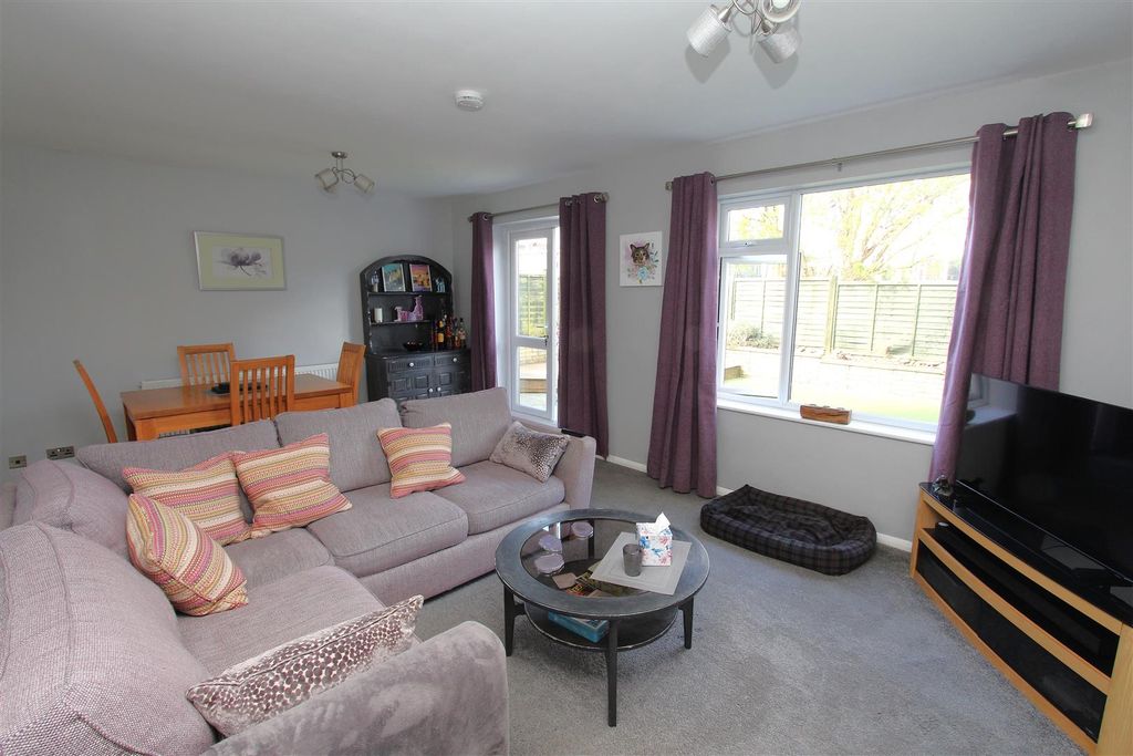 Property photo 2 of 14 Lounge 1.Jpg