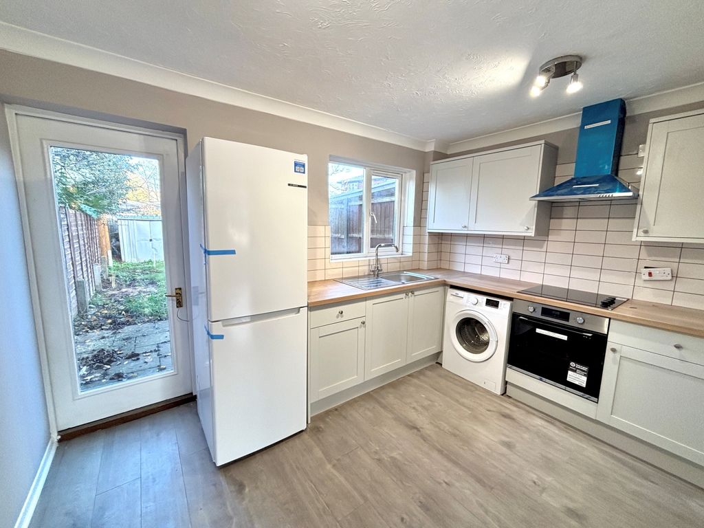 Property photo 3 of 7 Kitchen