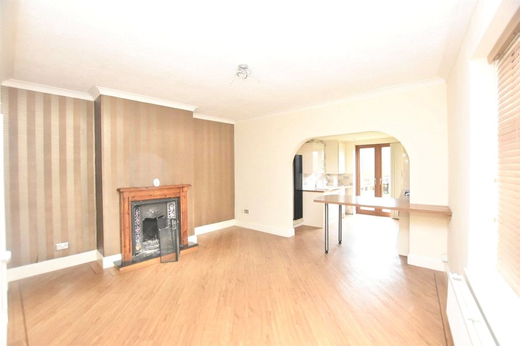 Property photo 3 of 12 Lounge