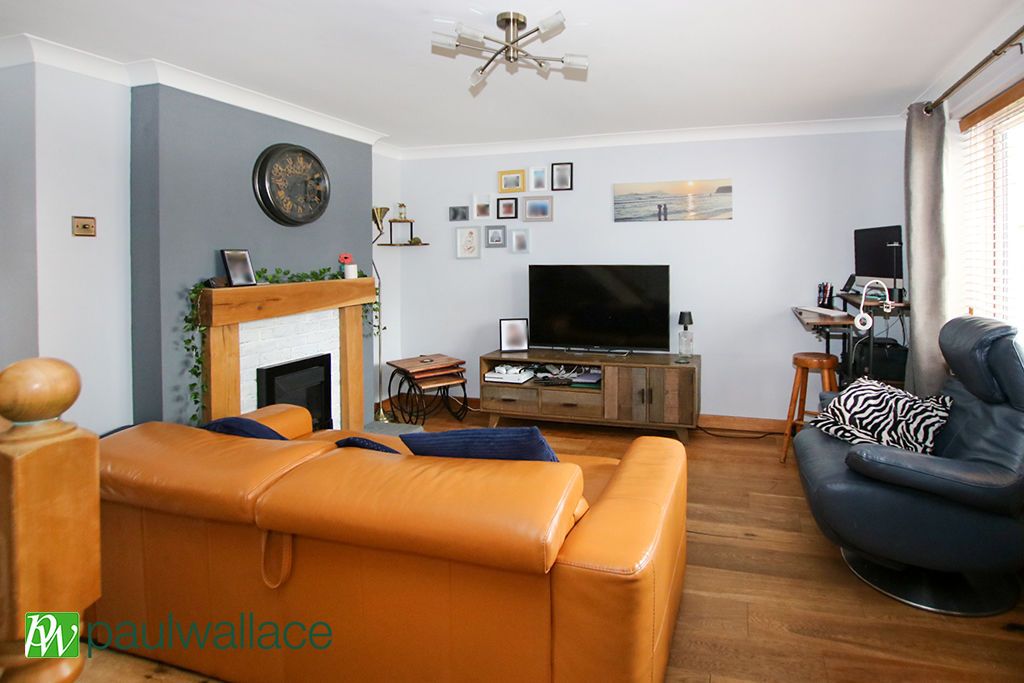 Property photo 2 of 12 Lounge