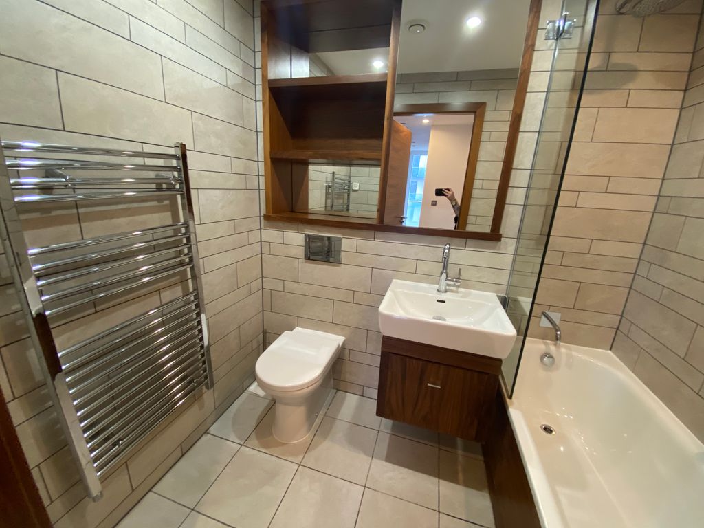 Property photo 2 of 6 Bedroom
