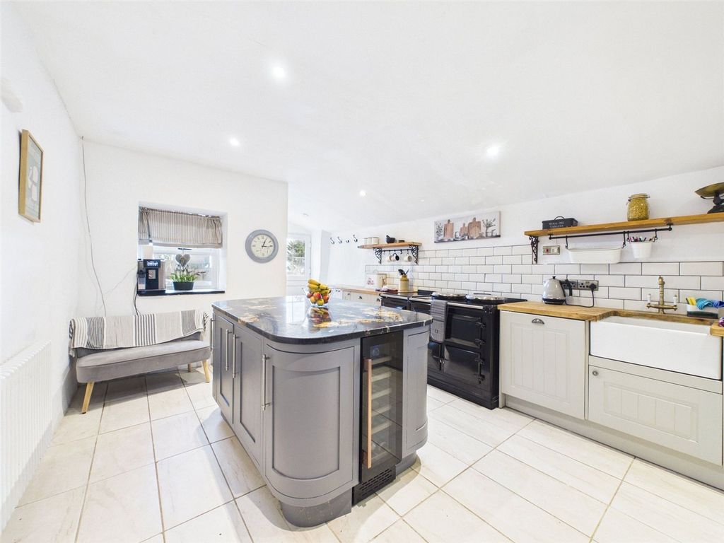 Property photo 3 of 27 Kitchen
