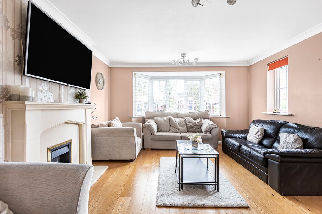 Property photo 3 of 21 Living Room