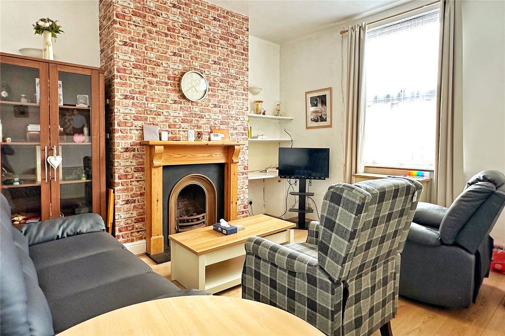 Property photo 2 of 18 Living Room