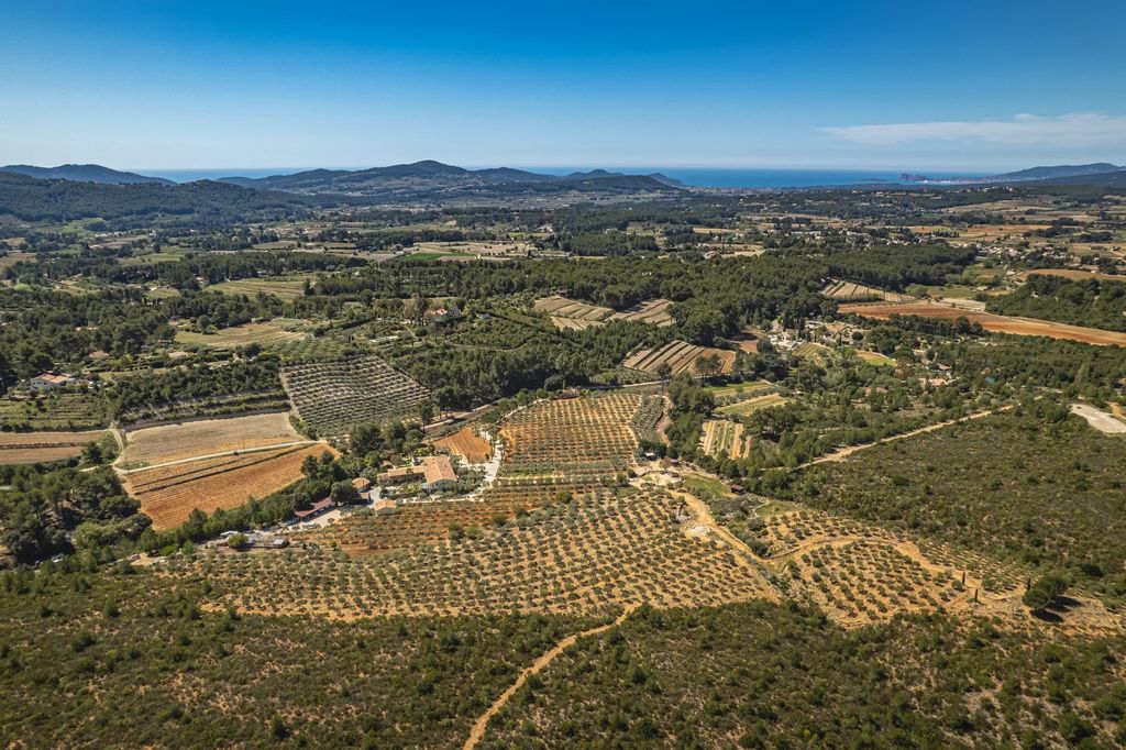 Property photo 2 of 25