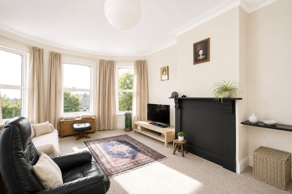 Property photo 3 of 7 Picture No. 17
