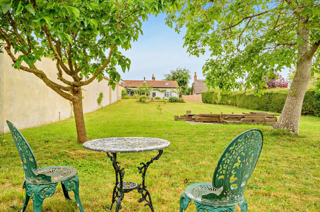 Property photo 2 of 24 Garden