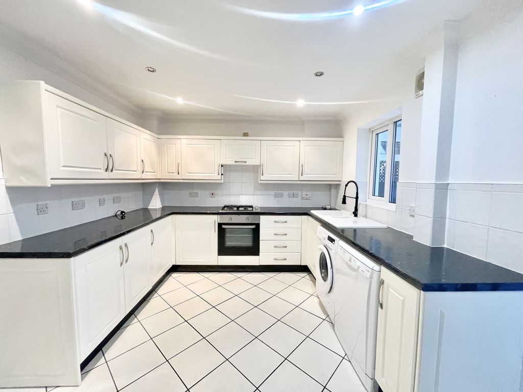 Property photo 3 of 17 Photo 12