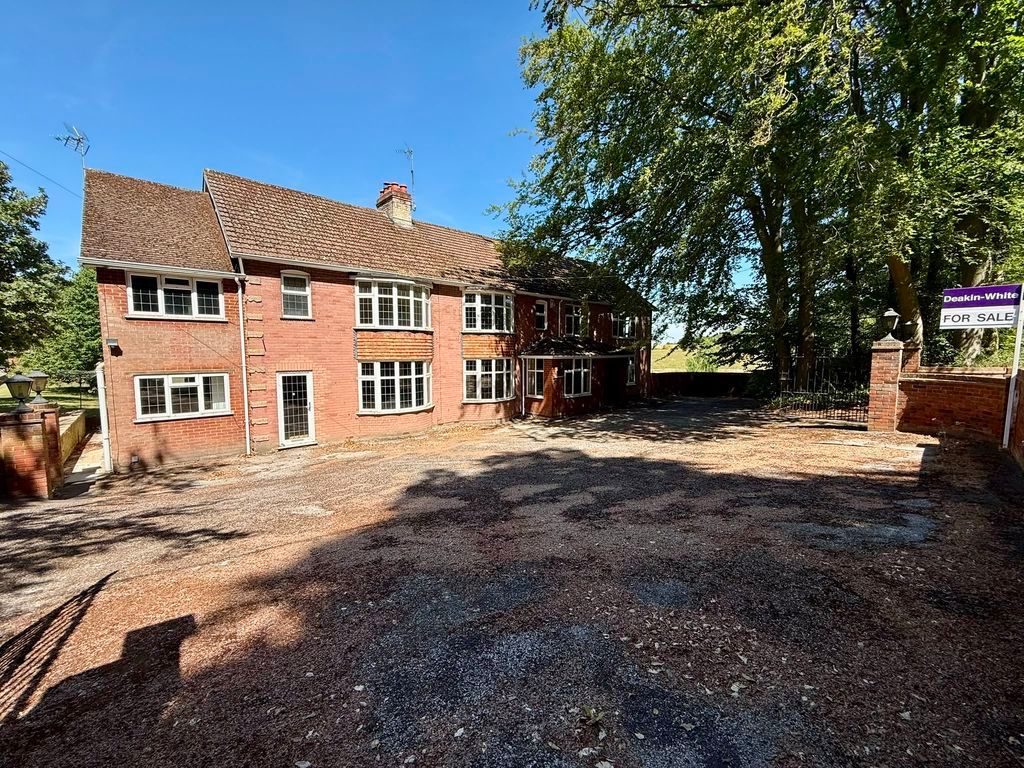 Property photo 1 of 64 Front
