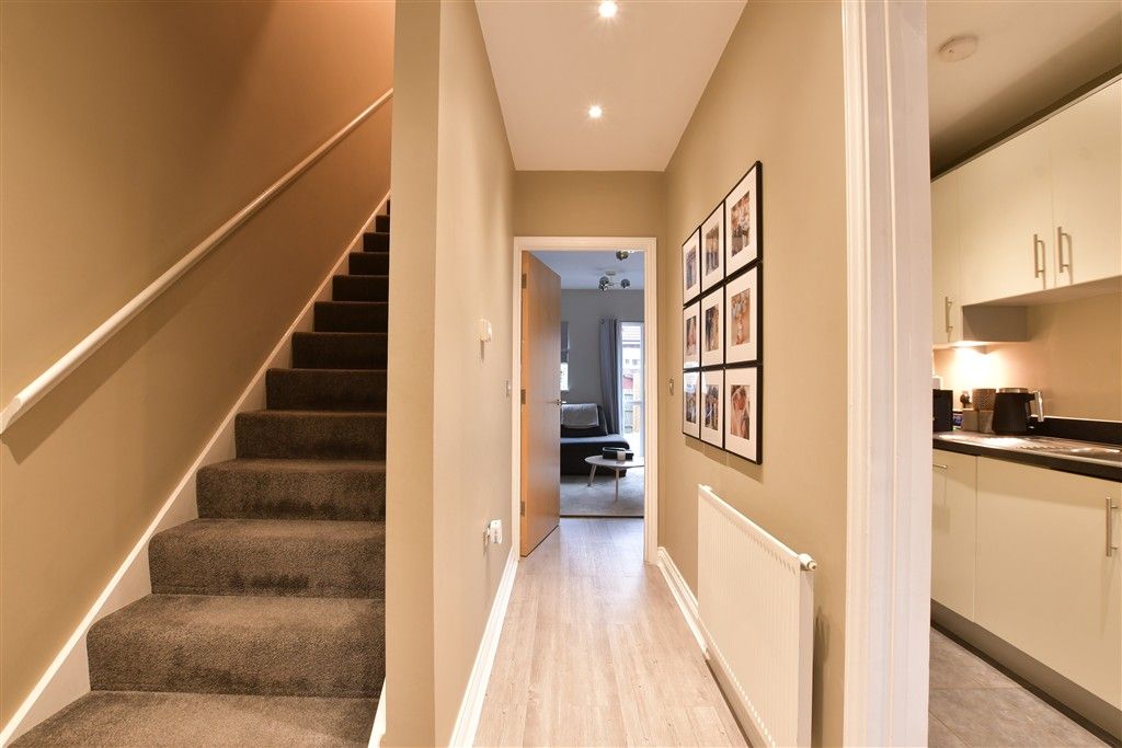 Property photo 3 of 11 Hallway