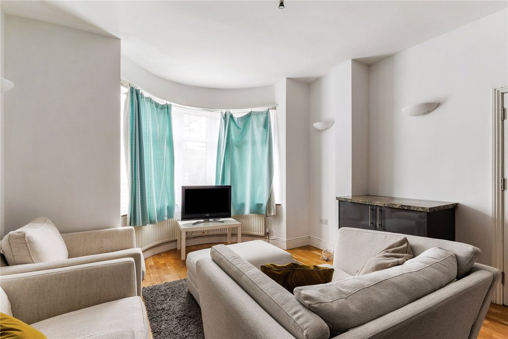 Property photo 2 of 23 Picture No. 18