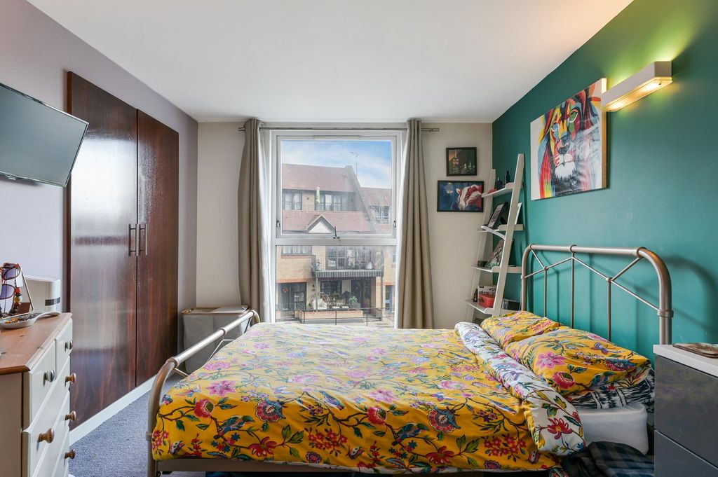 Property photo 2 of 8