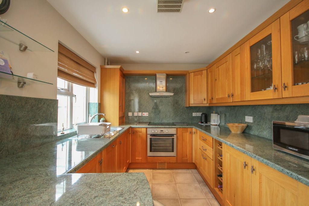 Property photo 3 of 15