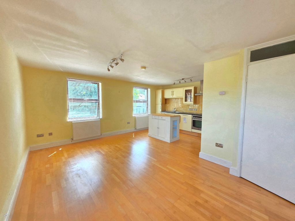 Property photo 3 of 9
