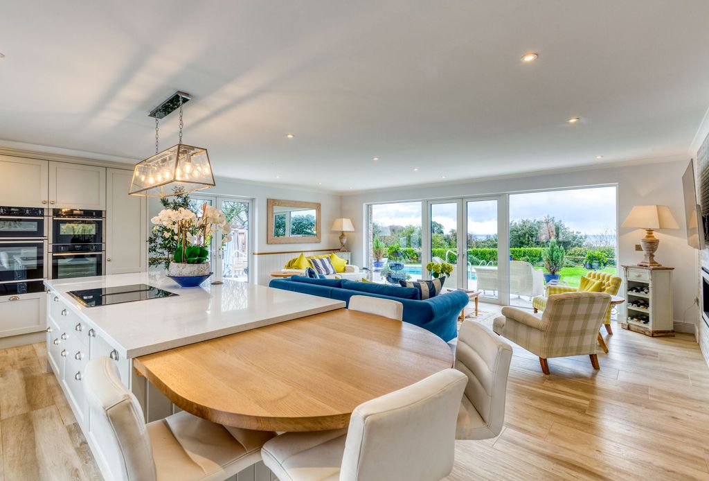 Property photo 2 of 47