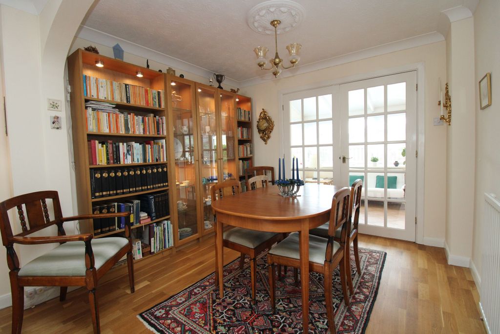 Property photo 3 of 27
