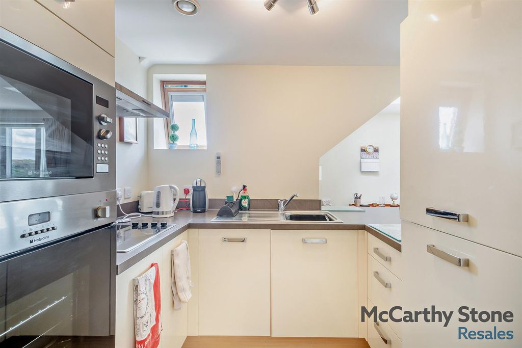 Property photo 3 of 29 8654131-Interior11-800.Jpg