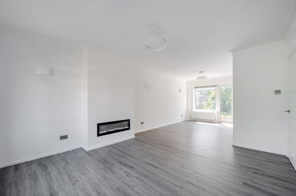 Property photo 3 of 19 1487833-15-6A54F0...