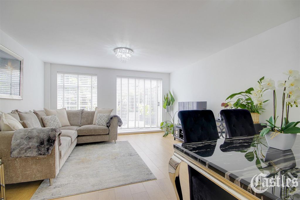 Property photo 2 of 32