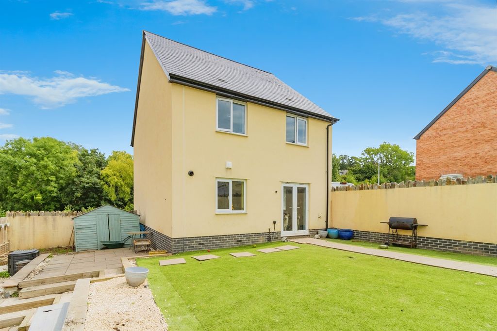 Property photo 2 of 17