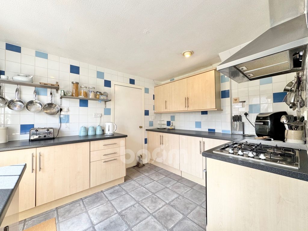 Property photo 3 of 26 Crummock Gardens, Beith Kitchen