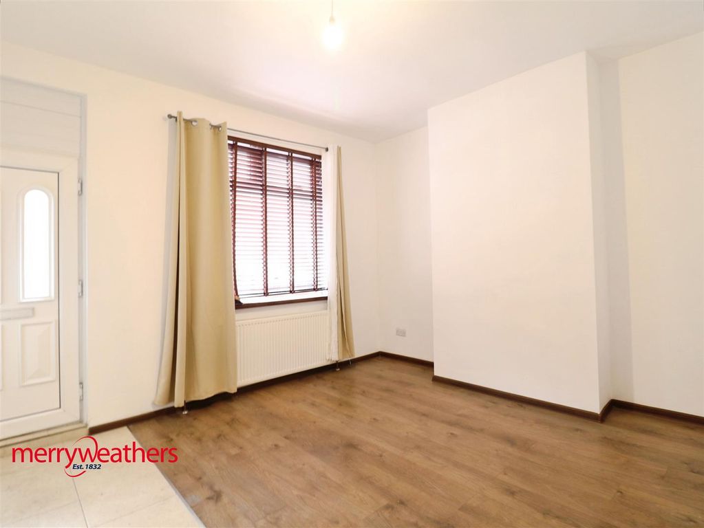 Property photo 2 of 11 Lounge