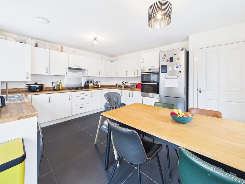 Property photo 3 of 22 Picture No. 04