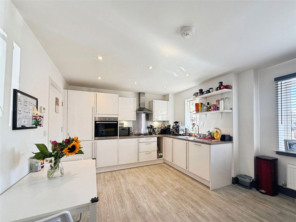 Property photo 2 of 12 Picture No. 27