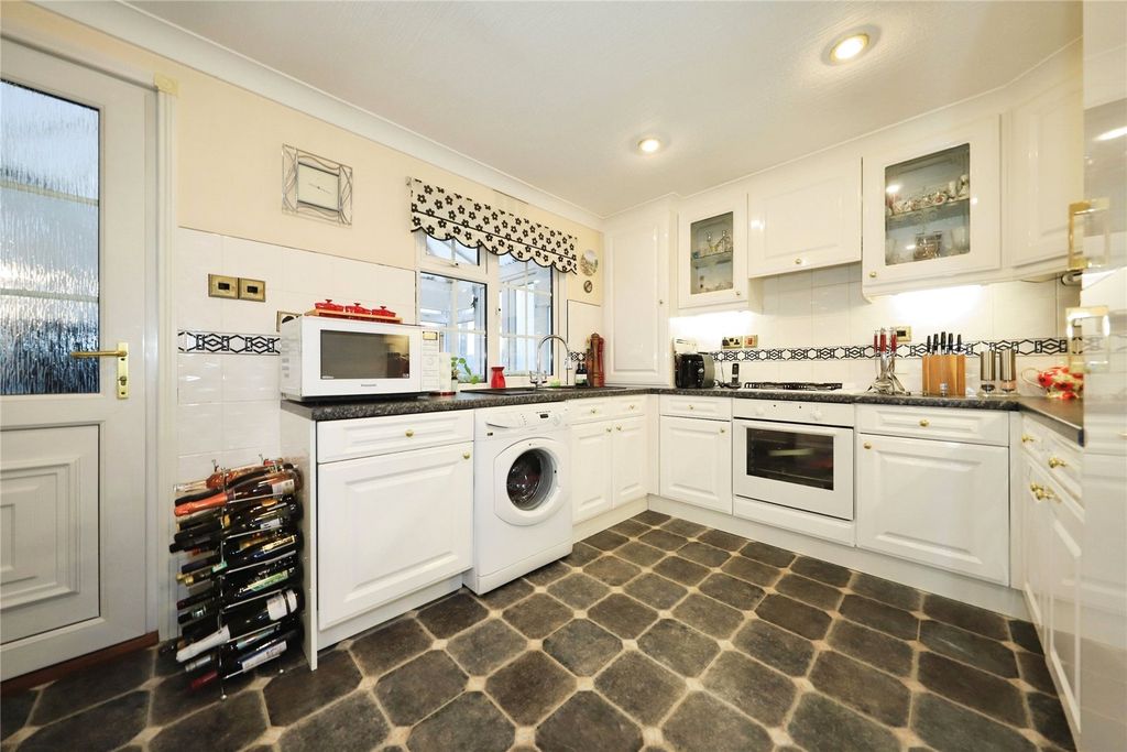 Property photo 3 of 13 Breakfast Kitchen
