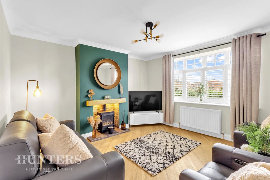 Property photo 2 of 32 Living Room