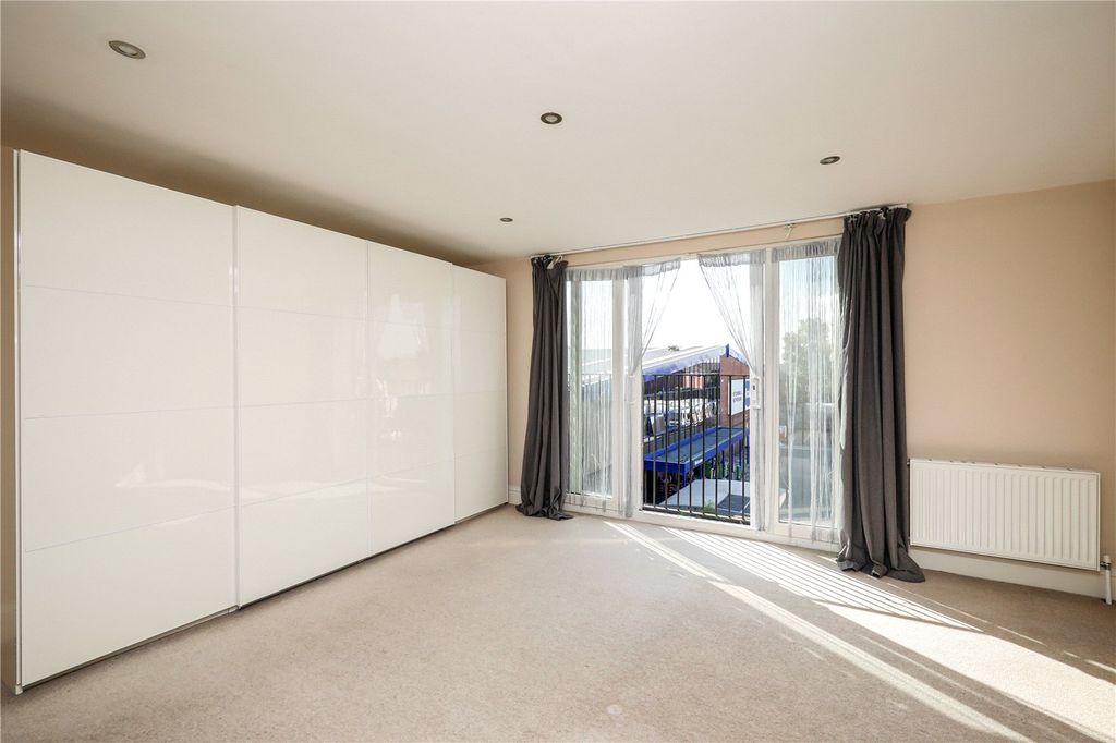 Property photo 3 of 19 Picture No. 09
