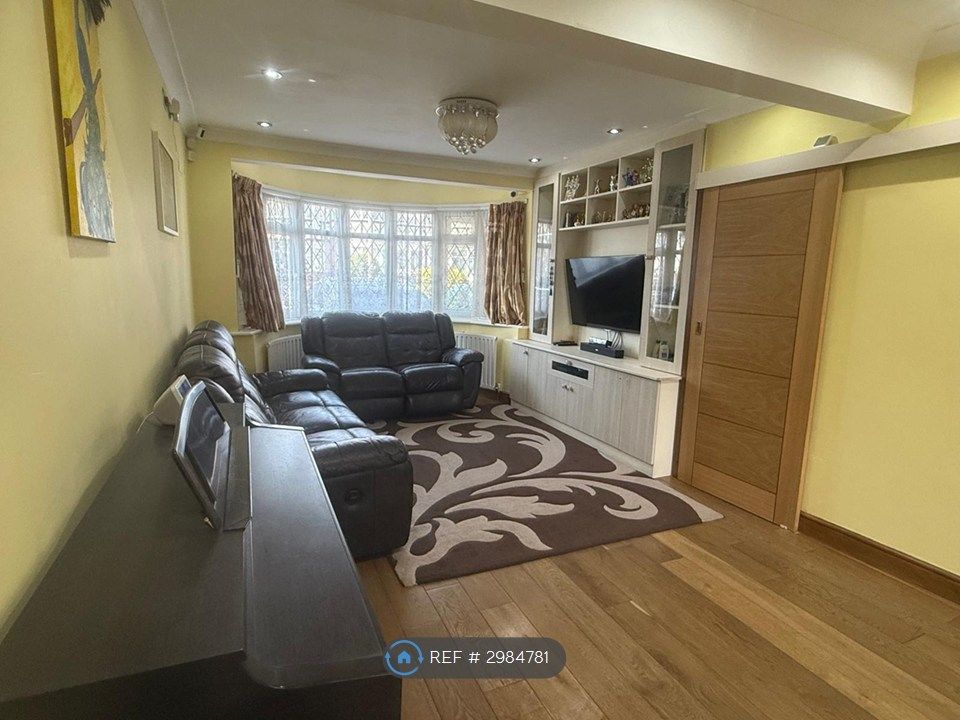 Property photo 3 of 23
