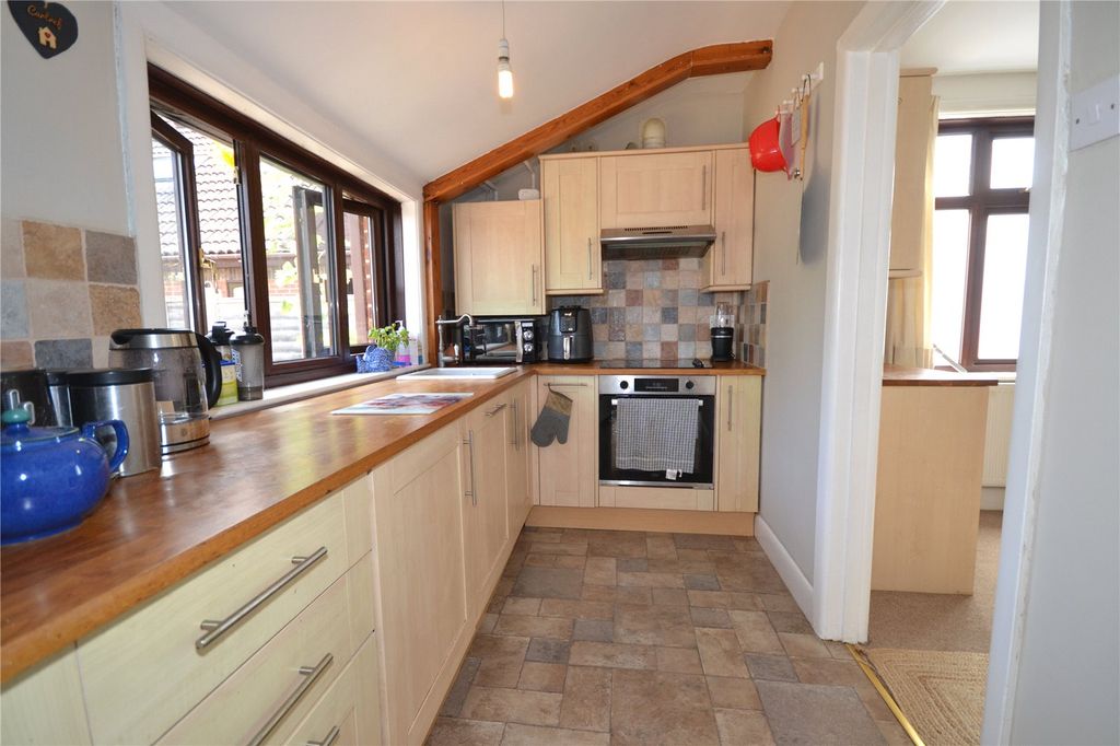 Property photo 3 of 9 Kitchen