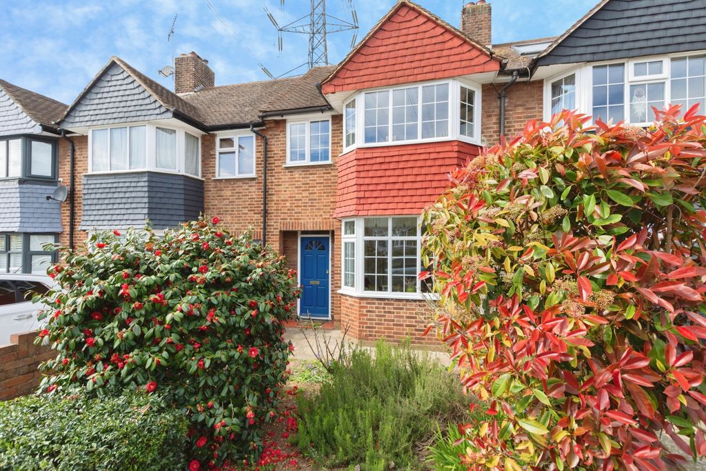 Property photo 1 of 18 Front Garden