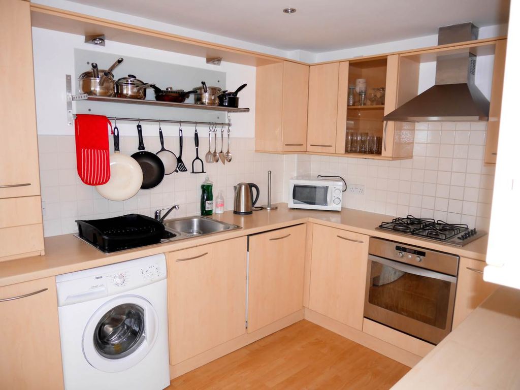 Property photo 2 of 7 Kitchen