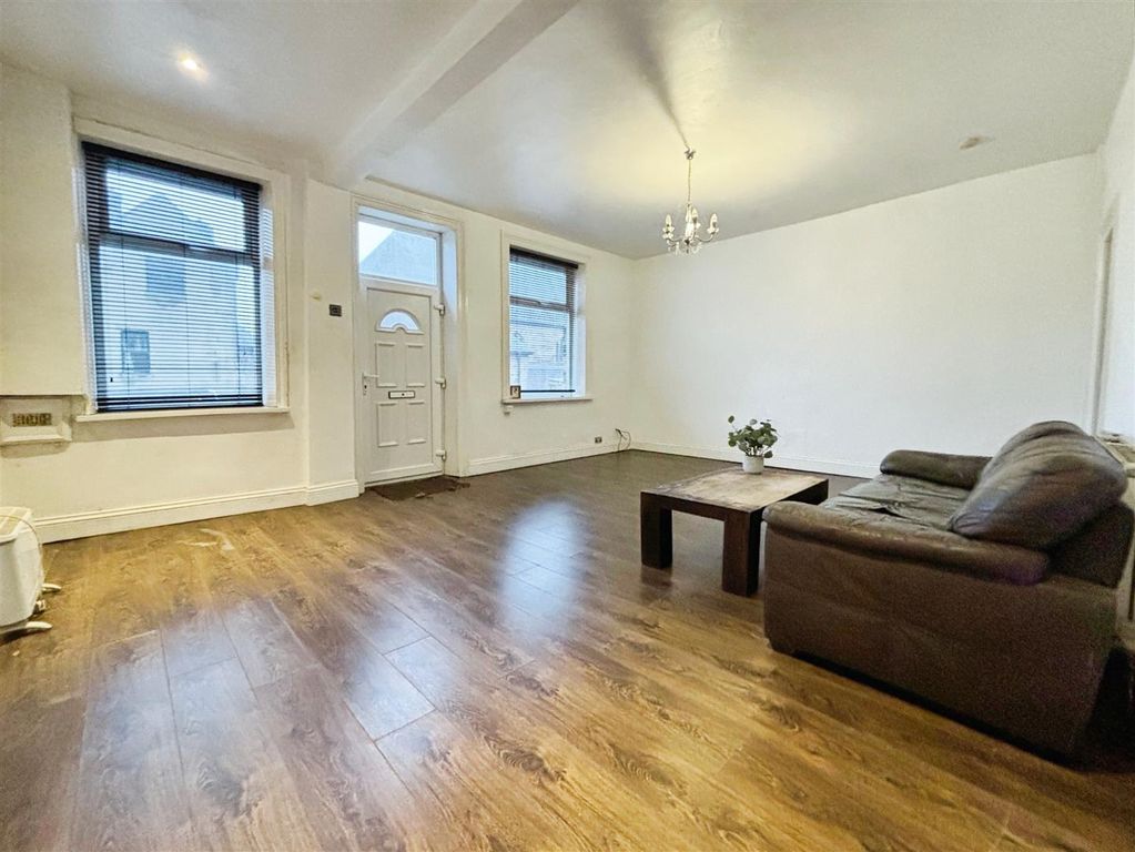 Property photo 3 of 13 Lounge