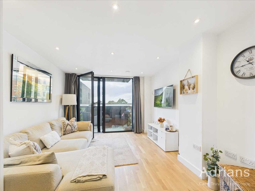 Property photo 3 of 11 Lounge Area