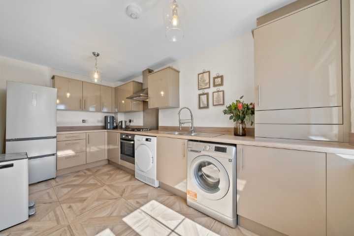 Property photo 3 of 28