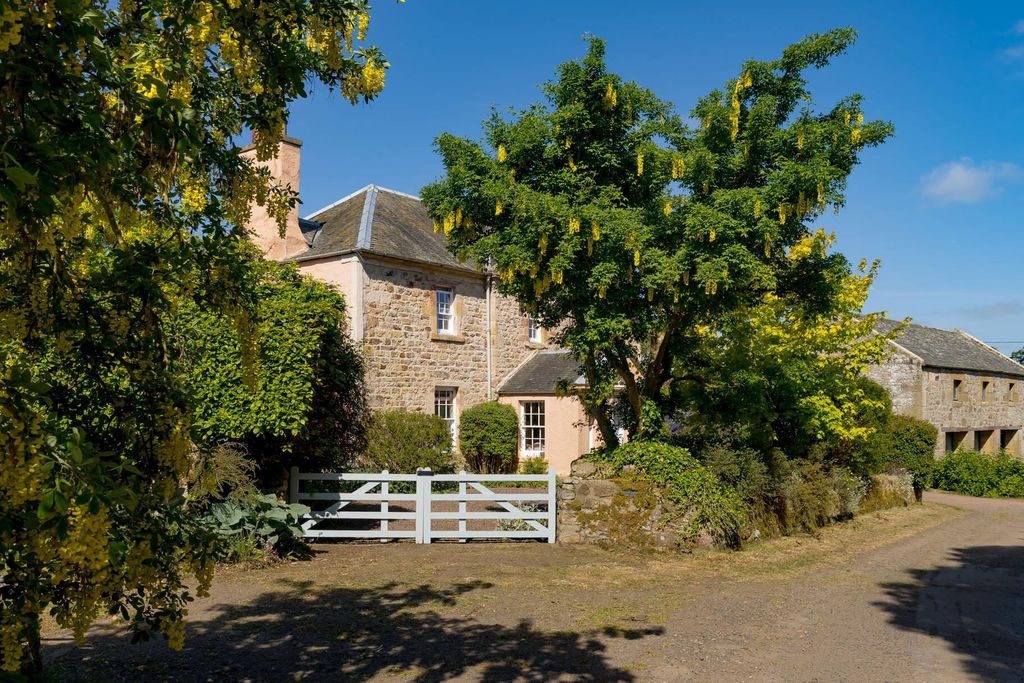Pathhead Farm Frostineb Farmhouse, Pathhead, Midlothian EH37, 6 bed detached house ...