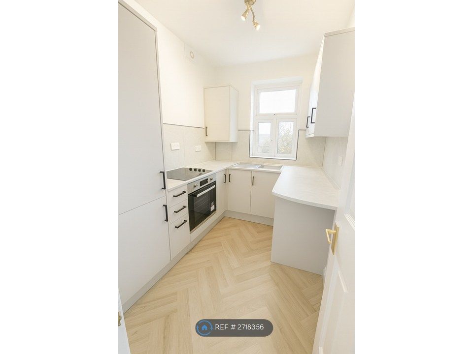 Property photo 1 of 6 Kitchen