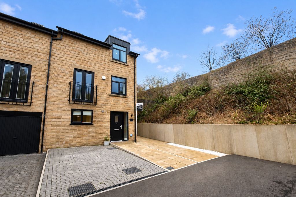 Property photo 2 of 30