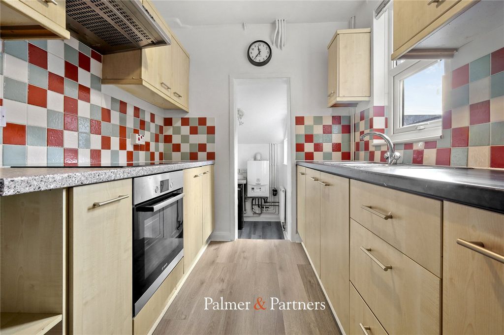 Property photo 2 of 8 Picture No. 13