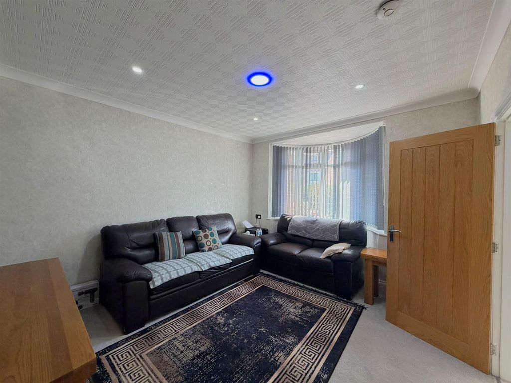 Property photo 3 of 15 Living Room