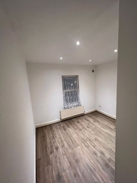 Property photo 3 of 9 Picture No. 24