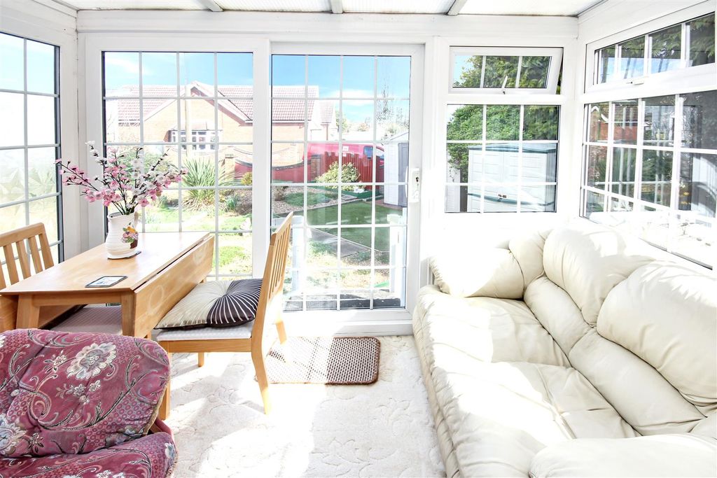 Property photo 3 of 13 Conservatory.Jpg